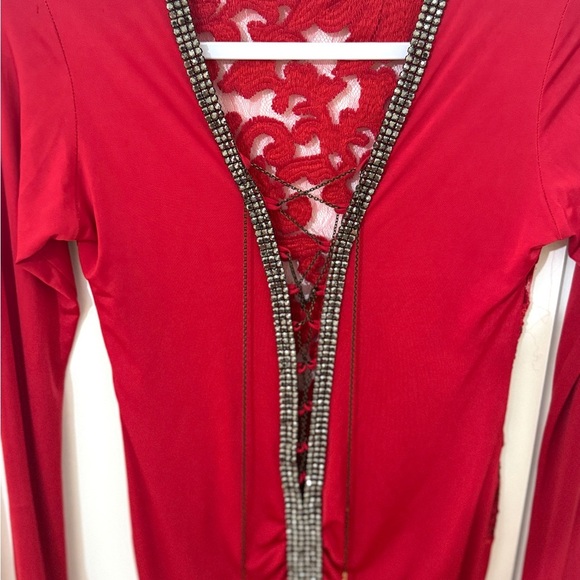 Chic Red Dress with Lace and Beaded Accents - Picture 5 of 6